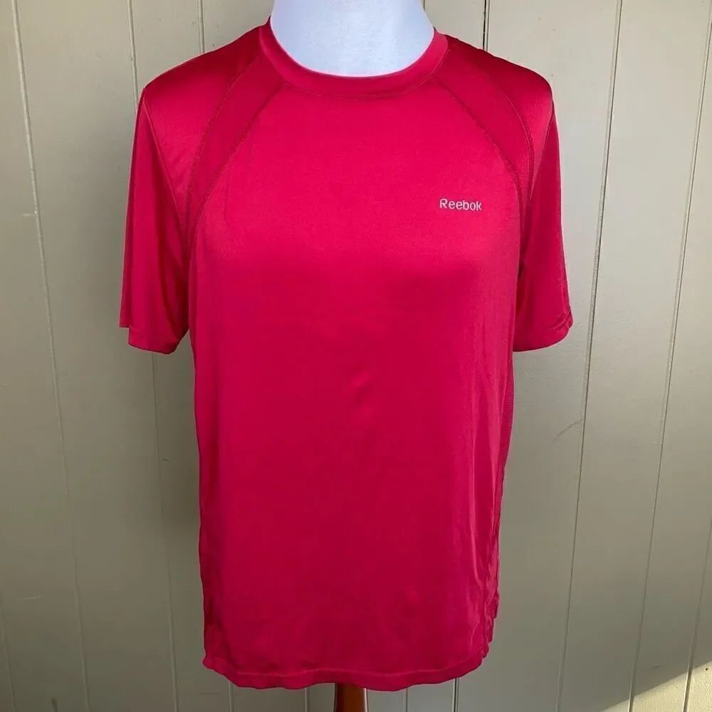 Reebok men M dry play athletic short sleeve Crewneck shirt red